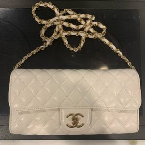 White purse, not authentic.